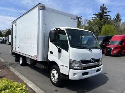 2019 HINO 195