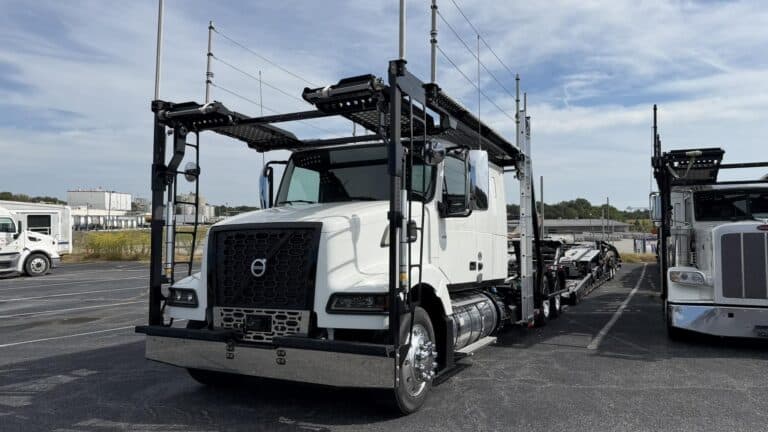 2026 VOLVO VAH64600 ATN3425