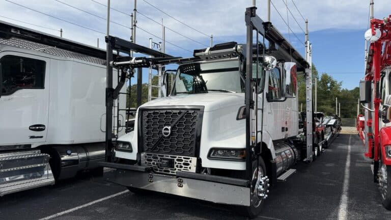 2026 VOLVO VAH64600 ATN3426